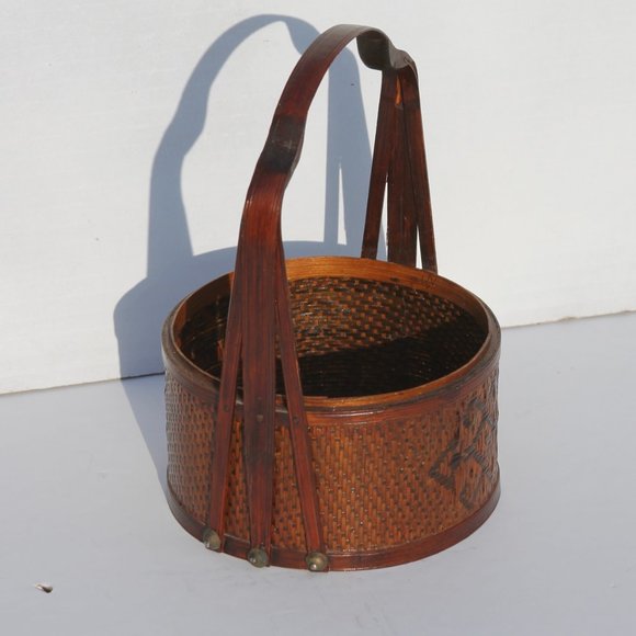 Vintage Chinese Woven Rattan Carrying Basket with Large Tripartite Handle - Picture 5 of 8
